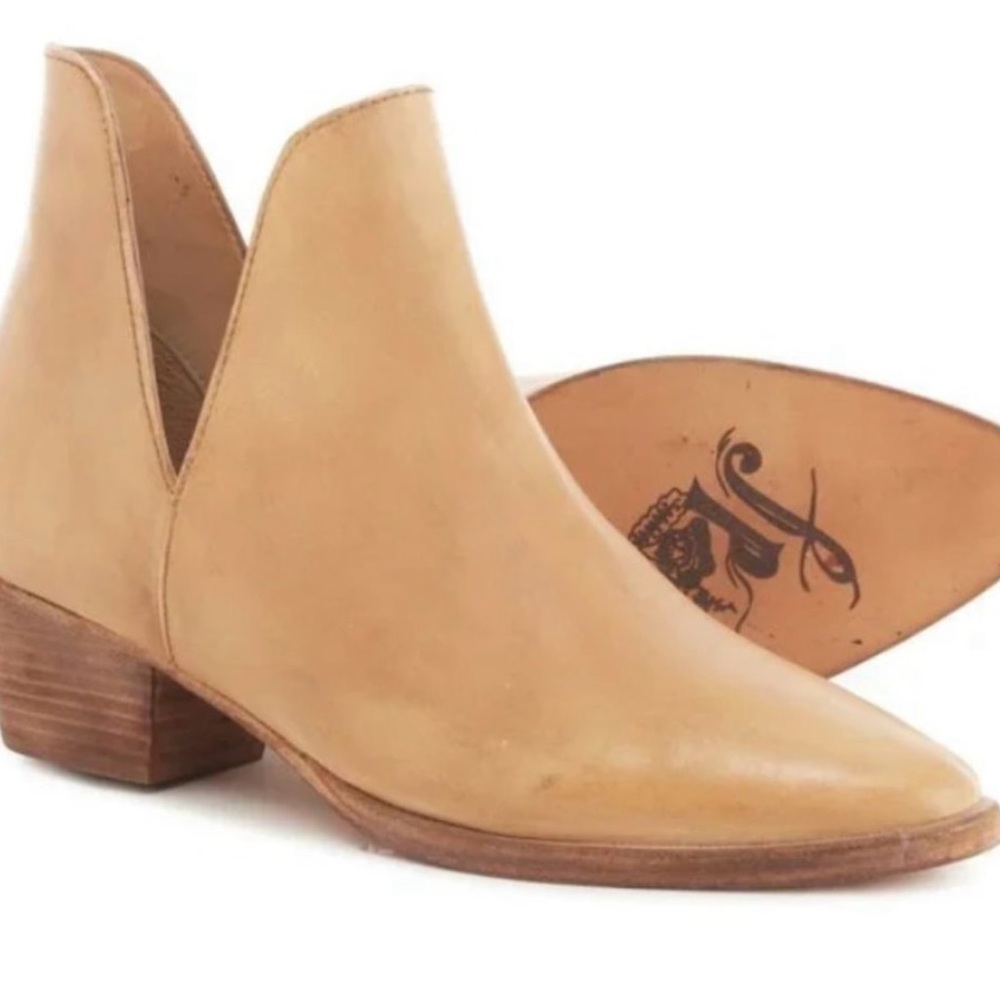 NEW IN BOX FREE PEOPLE CHARM BOOTIES IN TAN SIZE 8 / 38